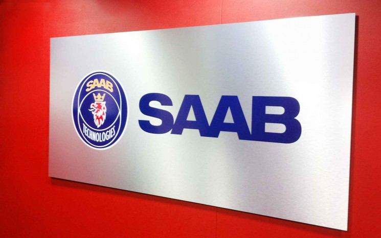 Reception sign in brushed aluminum with full colour vinyl graphics