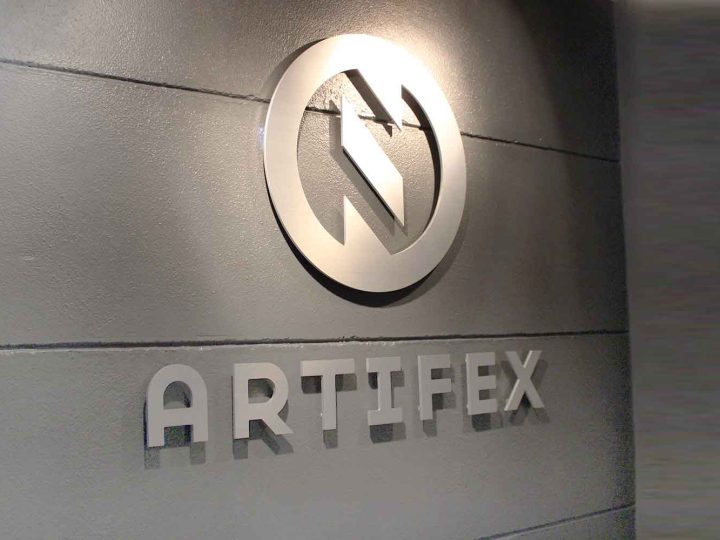 176-3D-satin-brushed-aluminum-logo