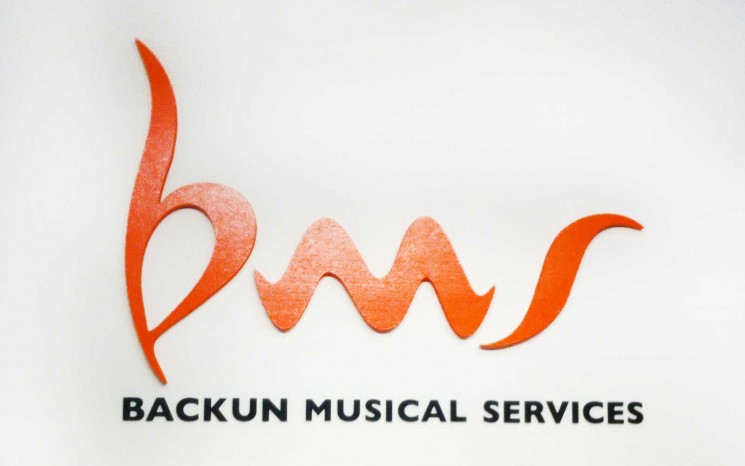 3D lettering painted foam reception sign