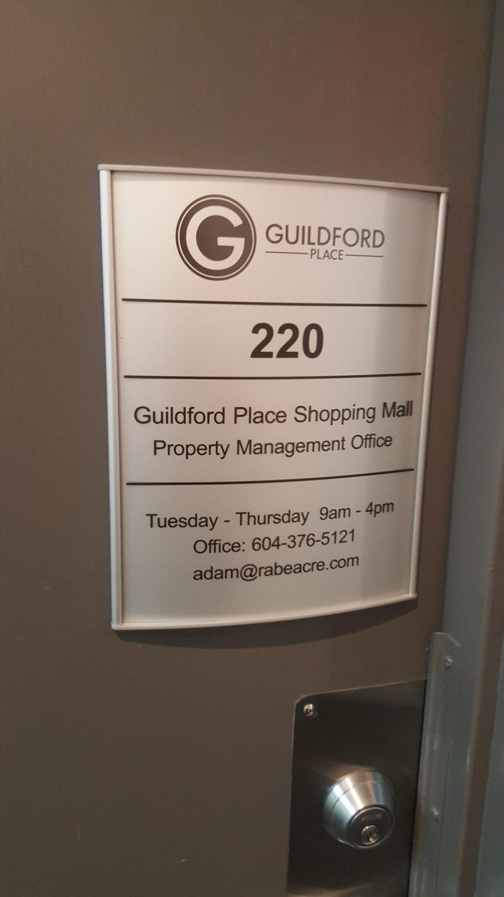 Changeable VSC8.5-11P Tenant Door Sign with messaged insert Step 1